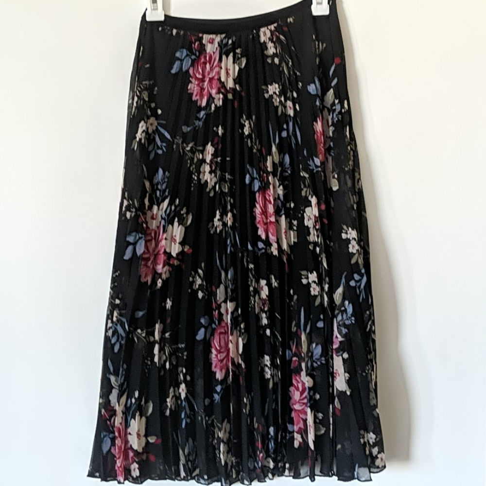 Pleated mid calf length skirt